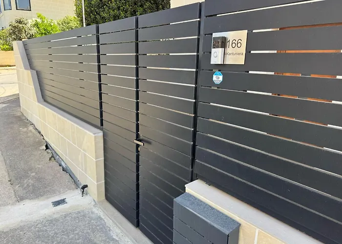 Apartment Il-kantuniera, One Bedroom Ground Floor Maisonette In St Julians *